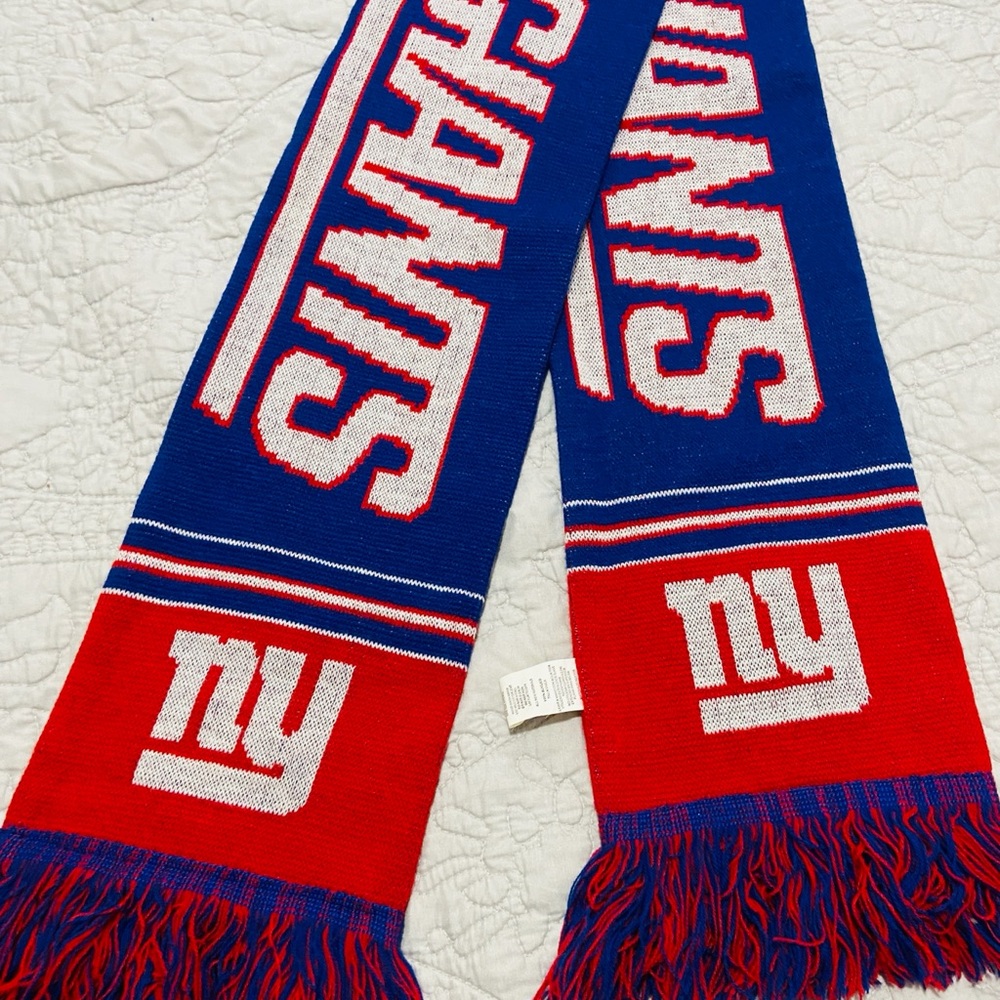 Forever Collectibles Blue and Red Giants Scarf - Picture 5 of 6